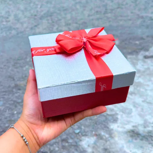 Shop sỉ hộp Quà Giấy Vuông Nhiều Màu Nắp Rời Đính Nơ Xinh - Hộp Vừa Không Có Hoa Rơm
