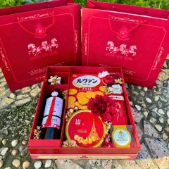 Hộp Quà Tết Bánh Cứng Kèm Chai Rượu Sang Trọng