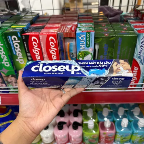 Kem đánh răng Closeup Băng Tuyết sạch khuẩn 99%, tuýp 230g