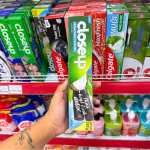 Kem đánh răng CloseUp Detox than hoạt tính, tuýp 230g
