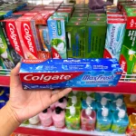Kem đánh răng Colgate Maxfresh 10X hương bạc hà, khối lượng 180g