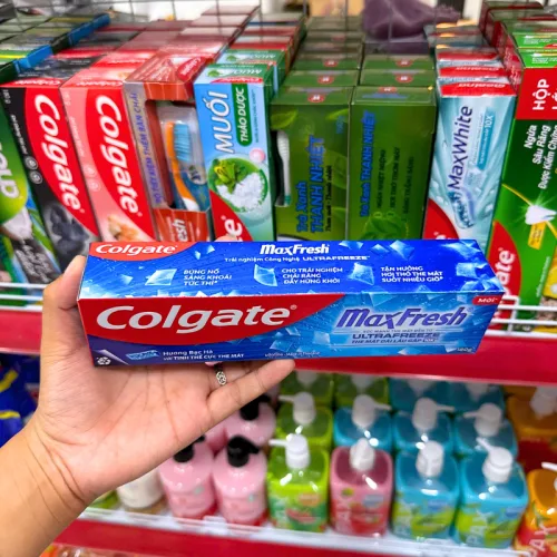 Kem đánh răng Colgate Maxfresh 10X hương bạc hà, khối lượng 180g