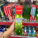 Bộ kem đánh răng Colgate Maxfresh trà xanh 225g và bàn chải Colgate lông mềm