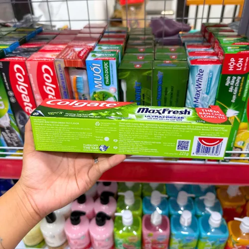 Bộ kem đánh răng Colgate Maxfresh trà xanh 225g và bàn chải Colgate lông mềm
