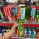 Bộ kem đánh răng Colgate Maxfresh trà xanh 225g và bàn chải Colgate lông mềm