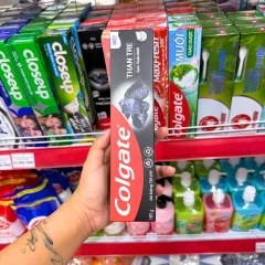 Chỗ sỉ kem Đánh Răng COLGATE Than Tre 180g