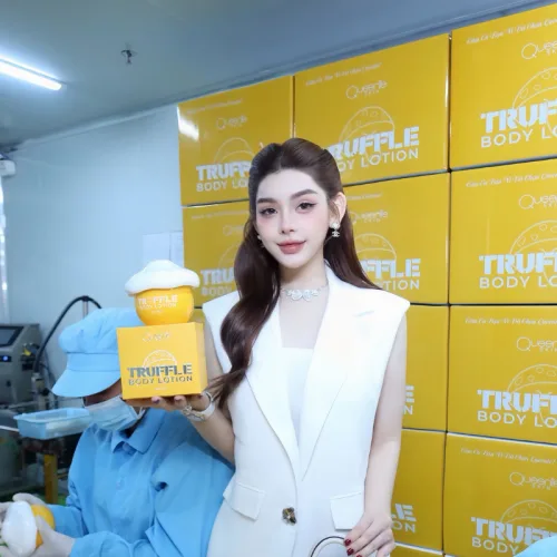 Chuyên sỉ kem Body Nấm Queenie Skin 180g - Tặng 1 Tẩy Tế Bào Chết Queenie Skin 50g
