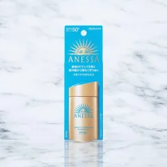 Kem chống nắng Anessa Perfect UV Sunscreen Skincare Milk màu xanh 60ml