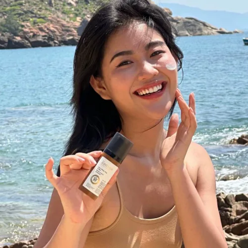 Cocoon Kem Chống Nắng Bí Đao 50ml Cho Da Dầu Mụn Nhạy Cảm