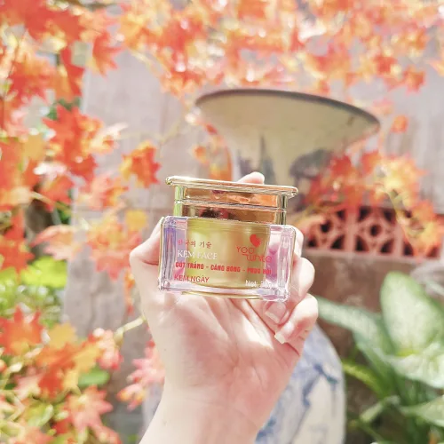 Kem ngày Yoo White 30g – Kem Face Cốt Trắng Nhân Sâm