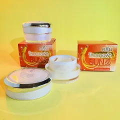 Kem dưỡng da mặt ban ngày Premium Ginseng nhân sâm Thái Lan hộp 20g