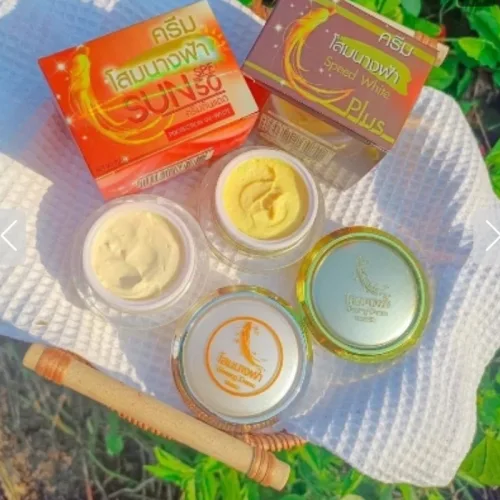 Kem dưỡng da mặt ban ngày Premium Ginseng nhân sâm Thái Lan hộp 20g