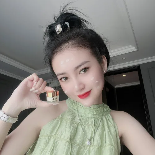 Chỗ sỉ kem Face Queen Dưỡng Trắng Da Mặt Cao Cấp Fairy Cosmetics Phiên Bản Mini 10gr