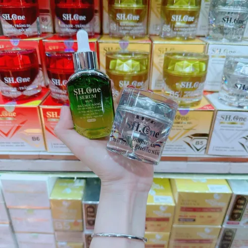 Shop sỉ kem Face SH One B8 Màu Trắng Dưỡng Ẩm Trắng Da