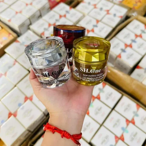Shop sỉ kem Face SH One B8 Màu Trắng Dưỡng Ẩm Trắng Da