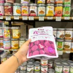 Chỗ sỉ kẹo Socola Bọc Dâu Tây Thơm Ngon Vị Hoa Hồng 60g - Bịch Hồng