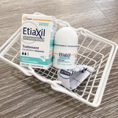 Lăn EtiaXil màu xanh dành cho da nhạy cảm, dung tích 15ml