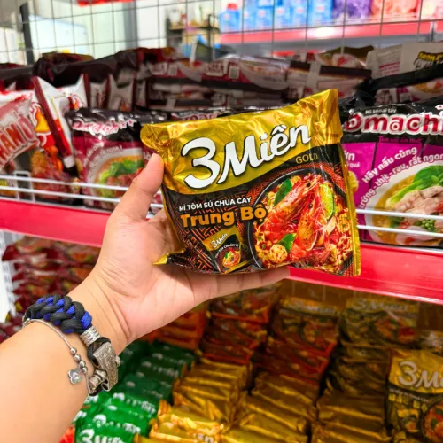 Mì Gói 3 MIỀN GOLD Trung Bộ Tôm Sú Chua Cay 75g – một lựa chọn đáng tham khảo trong mì 3 miền