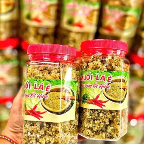 Muối kết hợp lá é, rau râm và ớt hiểm