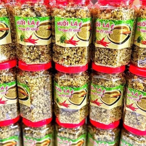Muối kết hợp lá é, rau râm và ớt hiểm