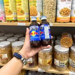 Nước Tăng Lực Bò Húc REDBULL Chai Nắp Xanh (1lốc*10 chai)