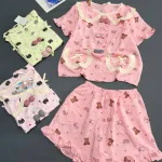 Bộ cotton Hàn nữ họa tiết gấu, áo cổ sen tay ngắn và quần đùi, size 45-62kg