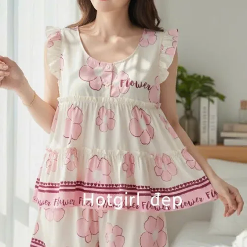 Đồ bộ nữ HT-95239 gồm áo tay cánh tiên và quần đùi chấm bi