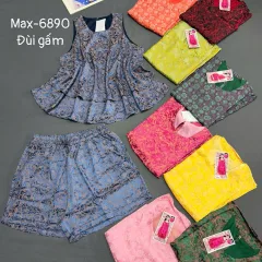 Bộ đồ nữ Max-6890 gồm áo sát nách phối cùng quần đùi