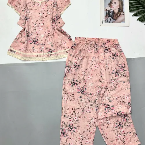 Từ áo tay ngắn đến áo phối ren: danh mục có nhiều cách phối