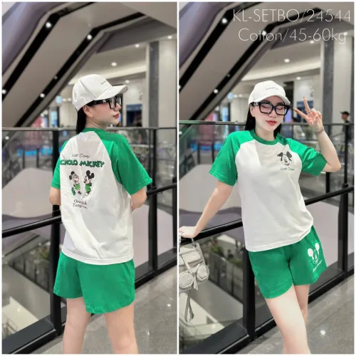 Nhìn vào form áo trước khi chốt mẫu