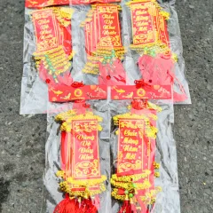Shop sỉ set 10 Liễn Nhung Đỏ Trang Trí Tết - Liễn Câu Đối Đỏ Nhung Treo Cây Size Mini