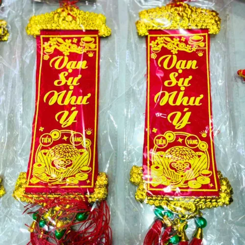 Khám phá Set 5 Liễn Nhung Đỏ Trang Trí Tết - Liễn Câu Đối Đỏ Nhung Treo Cây Size Vừa thuộc nhóm liễn treo tết