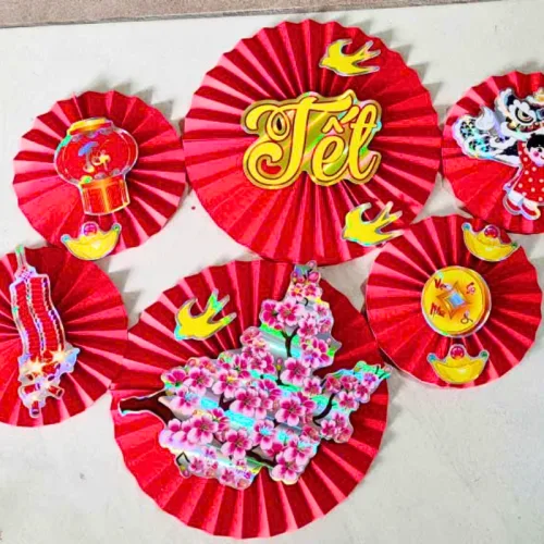 Chỗ sỉ set 6 Quạt Xếp Đỏ In Ép Kim Nhiều Chữ Trang Trí Tết (Nhiều Mẫu)