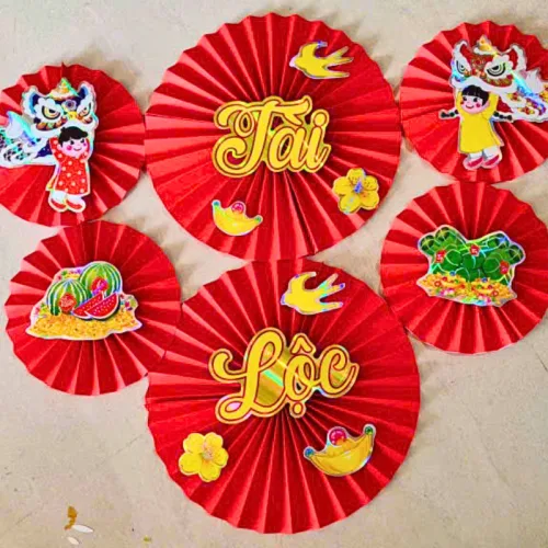 Chỗ sỉ set 6 Quạt Xếp Đỏ In Ép Kim Nhiều Chữ Trang Trí Tết (Nhiều Mẫu)