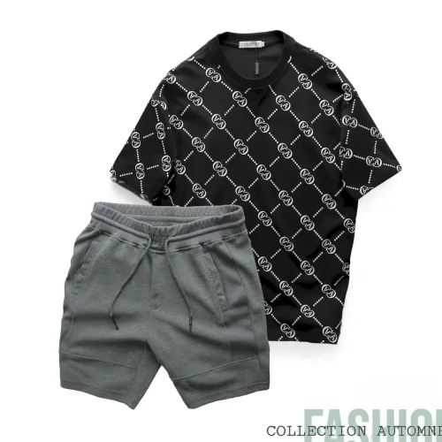 Bộ đồ thể thao nam Pack Horse gồm áo cổ tròn in chữ AA và quần short thun