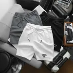 Bộ thể thao nam phối màu, áo thêu chữ và quần short logo