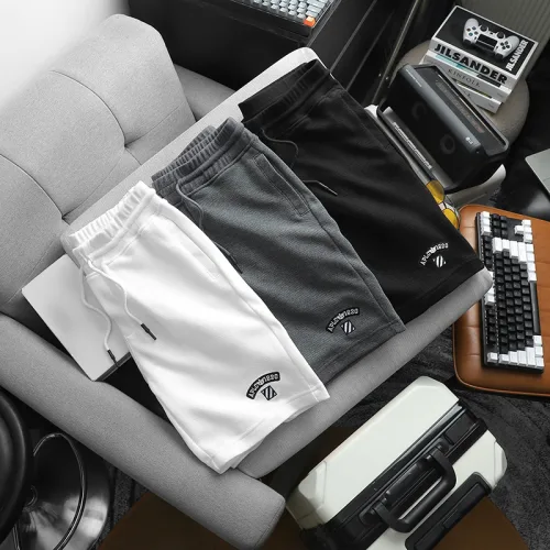 Bộ thể thao nam phối màu, áo thêu chữ và quần short logo