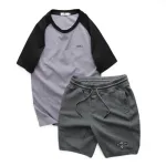 Bộ thể thao nam phối màu, áo thêu chữ và quần short logo