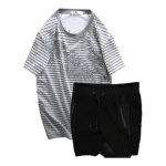Bộ đồ nam gồm áo cổ tròn và quần short thun, có bán rời