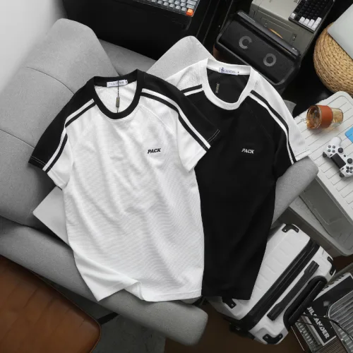 Chuyên sỉ set Bộ Nam Áo Thun Cổ Tròn Phối Sọc Vai Áo Và Thêu Chữ Pack Trước Ngực + Quần Short Thun Nam Phối Sọc Hai Bên Quần Có Big Size