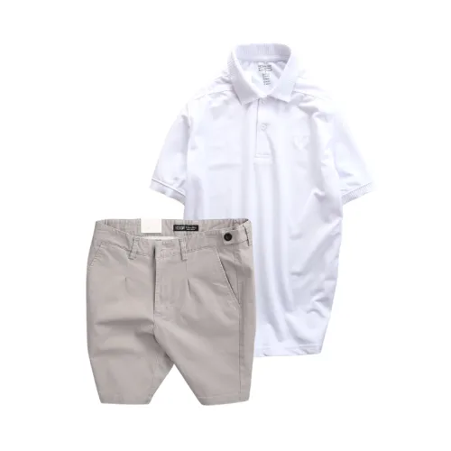 Bộ nam gồm áo thun polo cổ bẻ thêu logo trước ngực và quần short kaki co giãn phối nút cao cấp (có size 36)