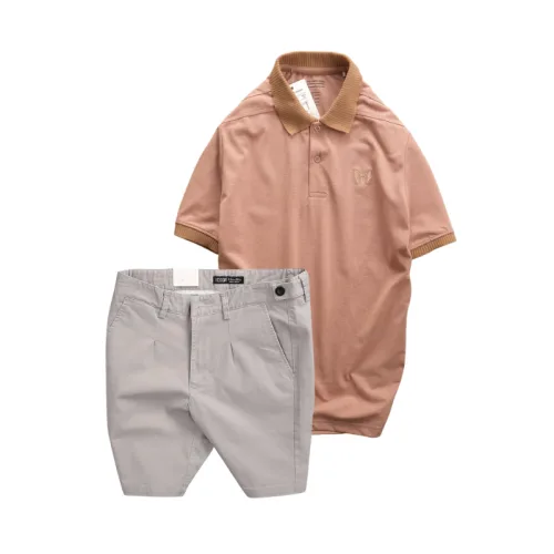 Bộ nam gồm áo thun polo cổ bẻ thêu logo trước ngực và quần short kaki co giãn phối nút cao cấp (có size 36)