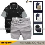 Bộ nam Pack Horse gồm áo thun polo thêu nổi logo, in chữ Trinity và short kaki