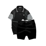 Bộ nam Pack Horse gồm áo thun polo thêu nổi logo, in chữ Trinity và short kaki