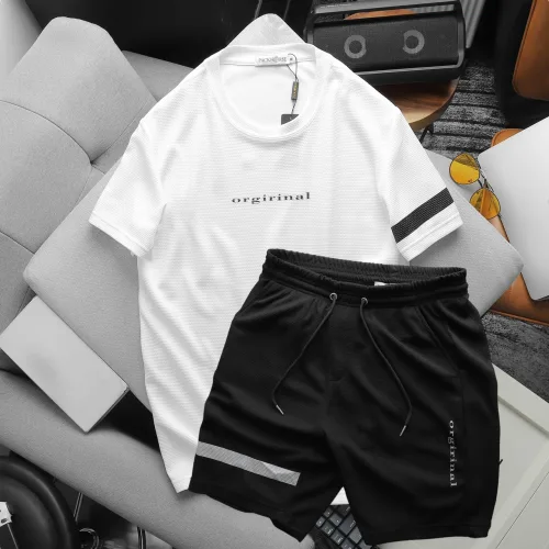 Bộ đồ nam in chữ Orgininal viền sọc gồm áo tay ngắn và quần short