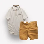 Bộ đồ nam Rears gồm áo thun polo cổ bẻ logo chữ và quần short kaki