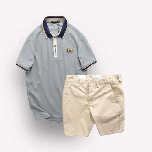 Bộ đồ nam Rears gồm áo thun polo cổ bẻ logo chữ và quần short kaki