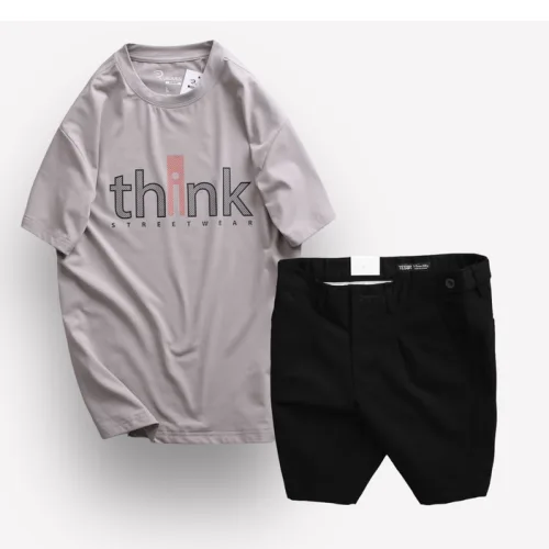 Bộ nam Big Size gồm áo thun cổ tròn in chữ và quần short kaki phối nút