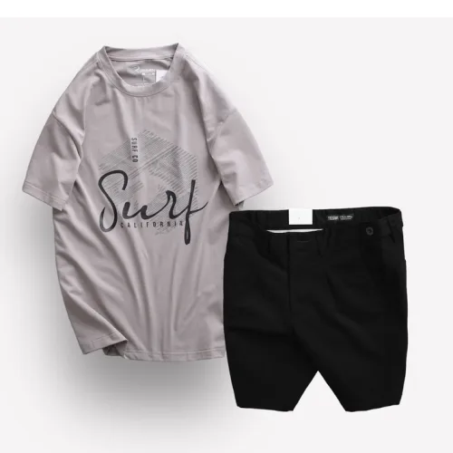 Bộ nam Big Size gồm áo thun cổ tròn in chữ và quần short kaki phối nút
