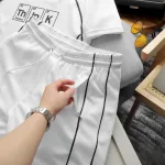 Bộ nam Pack Hourse in chữ Think viền sọc gồm áo thun cổ tròn và quần short